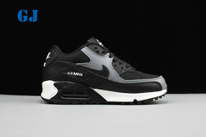 NIKE AIR MAX 90 ESSENTIAL SNEAKER