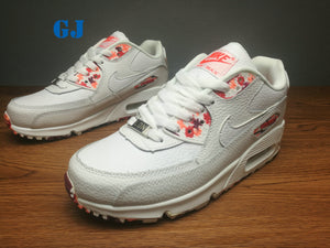 Nike Air Max 90 Women's Sneaker